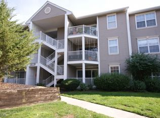 61 Lindsey Ct, Franklin Park, NJ 08823