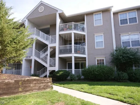 61 Lindsey Ct, Franklin Twp., NJ 08823