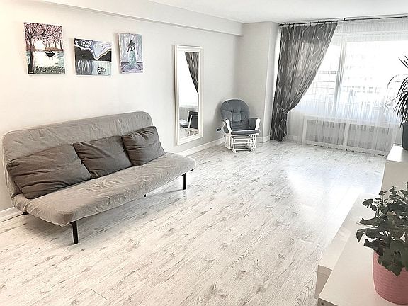 4th image of 2928 W 5th St APT 8S