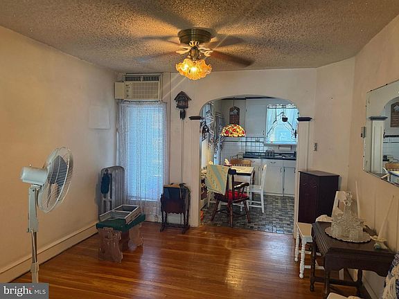 3rd image of 2860 Sellers St
