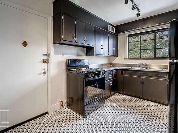 5th image of 1374 E Broad St #B