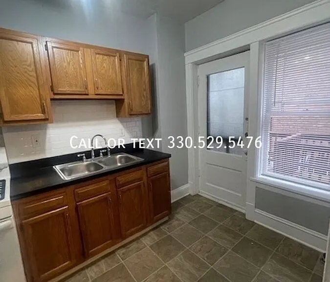 1212 Donald Ave #10 — Photo 5