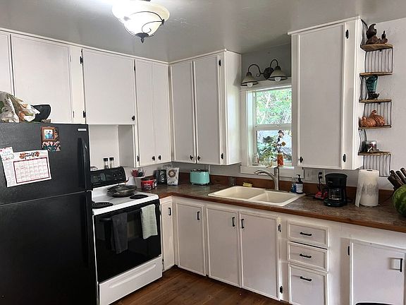 3rd image of 728 Baker Ave