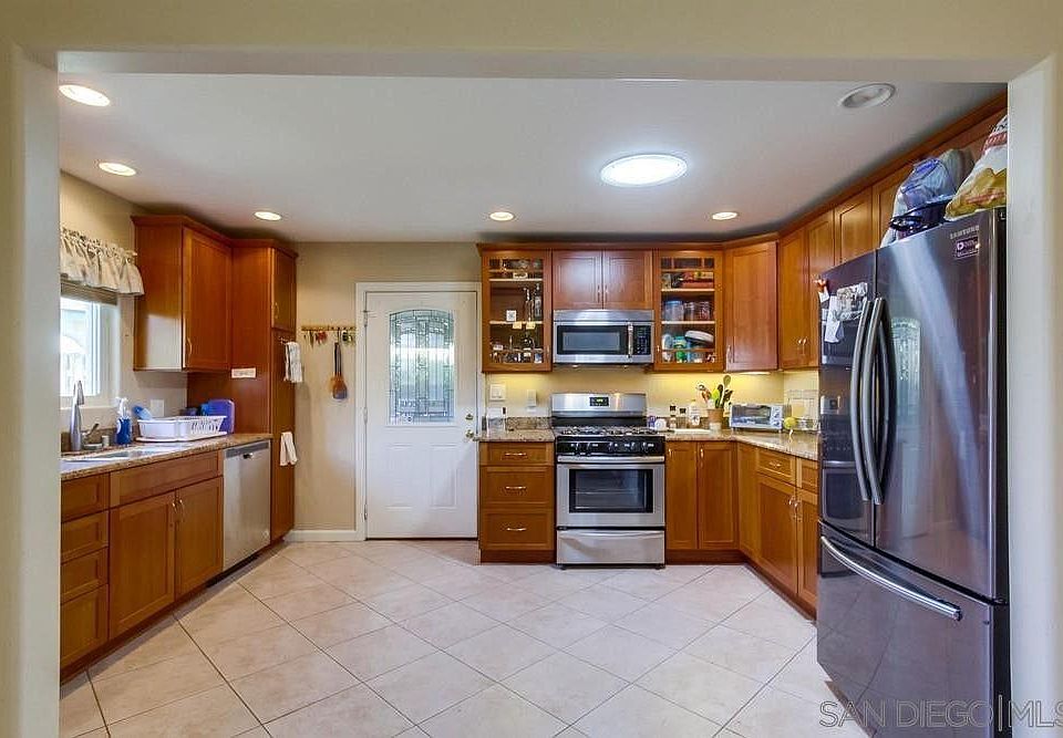 1st image of 3517 Calavo Dr