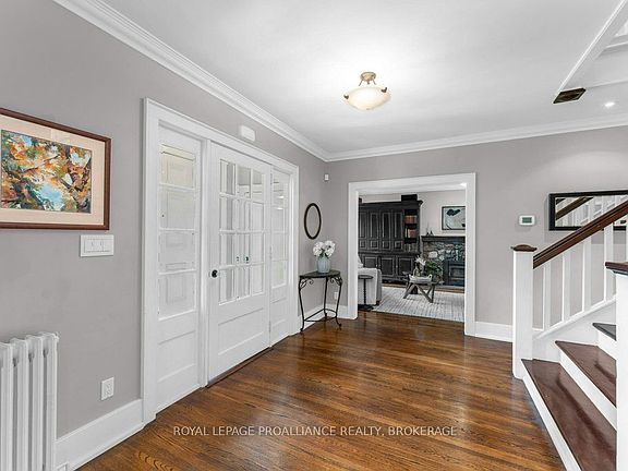 5th image of 609 Earl St