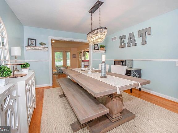 4th image of 202 Timber Knoll Dr