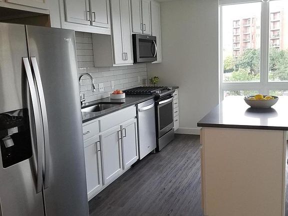3rd image of 1555 Ellinwood Ave APT 604