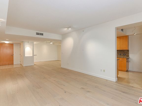 4th image of 13600 Marina Pointe Dr Unit 1414