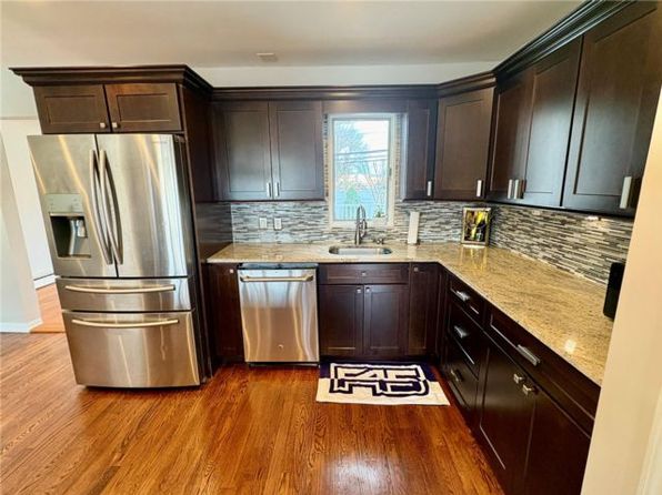 32 Garnet Ln