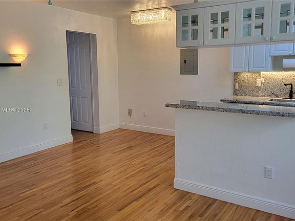 3rd image of 659 Meridian Ave APT 14