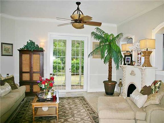 4th image of 1901 SW San Antonio Dr