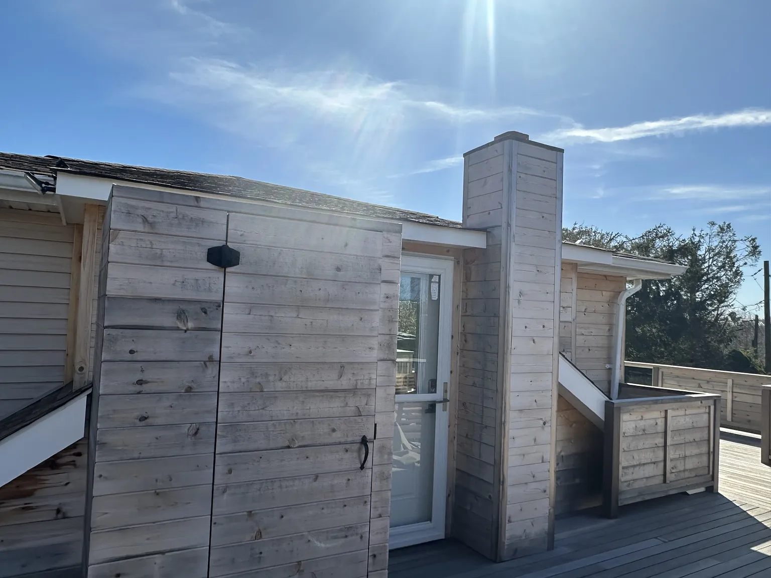 Beautifully Renovated Upstairs 2 Bedroom Apt in Hither Hills — Photo 4
