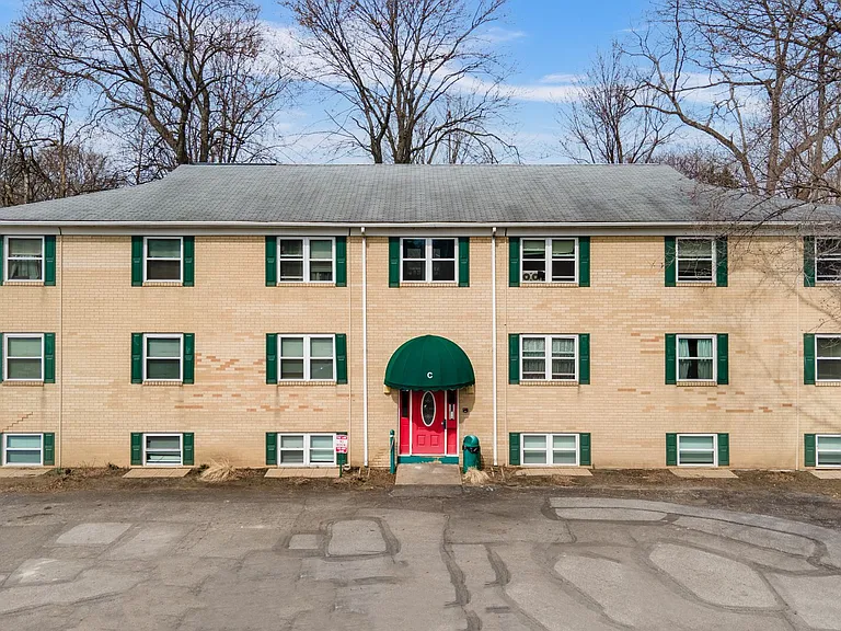 Grant Street Apartments — Photo 8