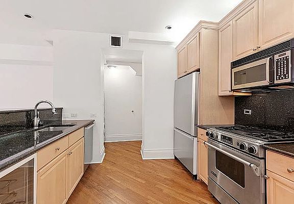 4th image of 24 W 45th St APT 2