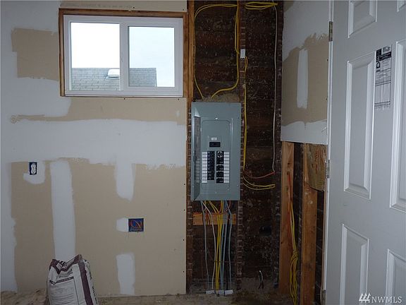 3rd image of 3216 6th Ave