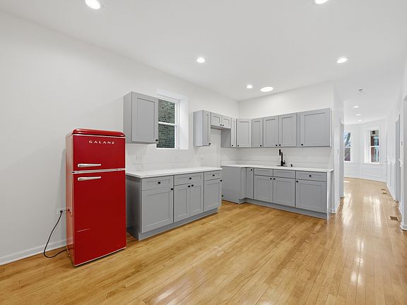 3rd image of 5432 W 23rd St
