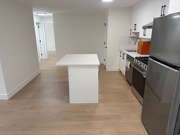 3rd image of 6477 Summit Cres #B