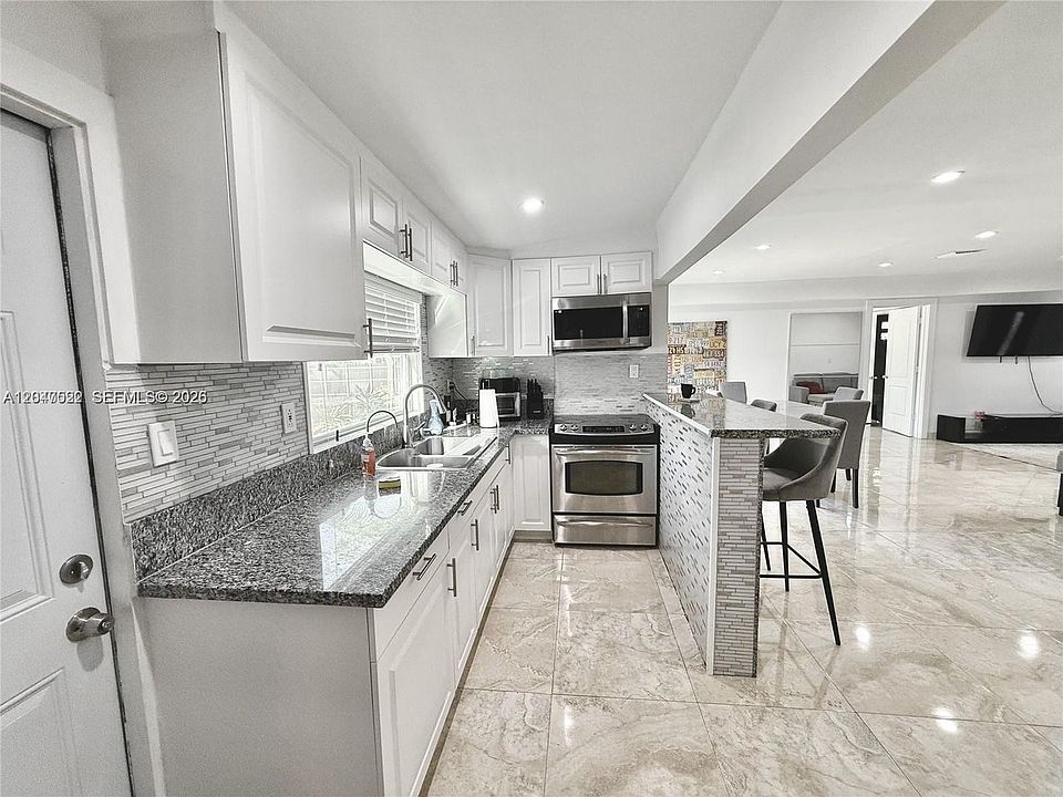 1st image of 947 NE 149th St #0