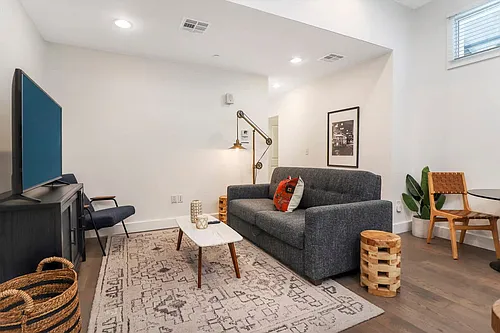 127 Carondelet St Photo 1