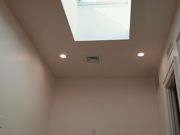 3rd image of 353 E 77th St APT 8