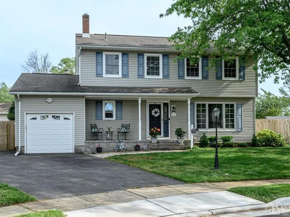 24 Tara Lin Dr, Hazlet, NJ 07730
