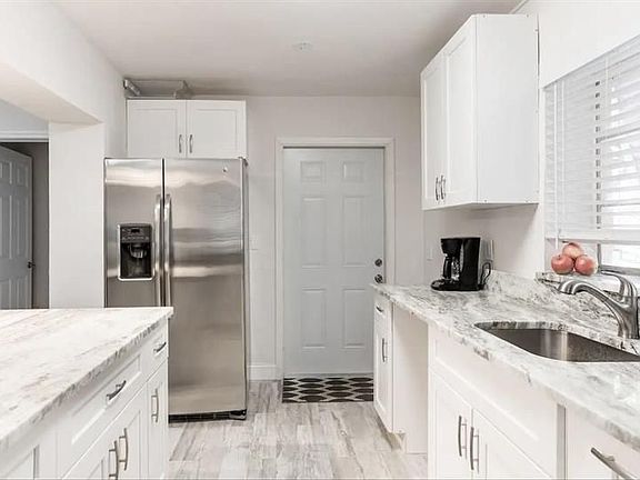 3rd image of 209 S Lake Dr APT 4