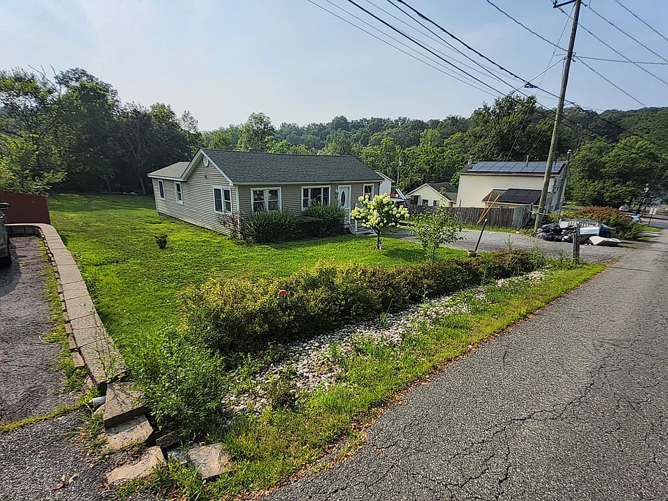 1st image of 8 Orchard Lake Dr
