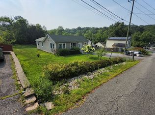 8 Orchard Lake Dr, Monroe, NY 10950