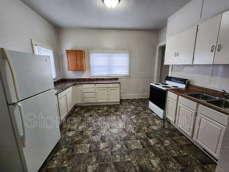 2 bed, 1.0 bath, $850 — Photo 3