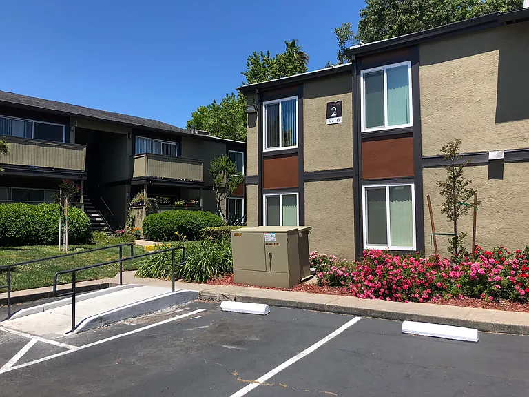 Madison Oaks — Photo 15