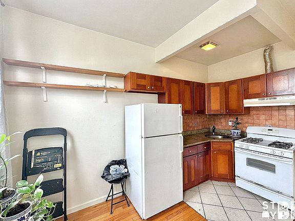2nd image of 584 Lafayette Ave APT 2