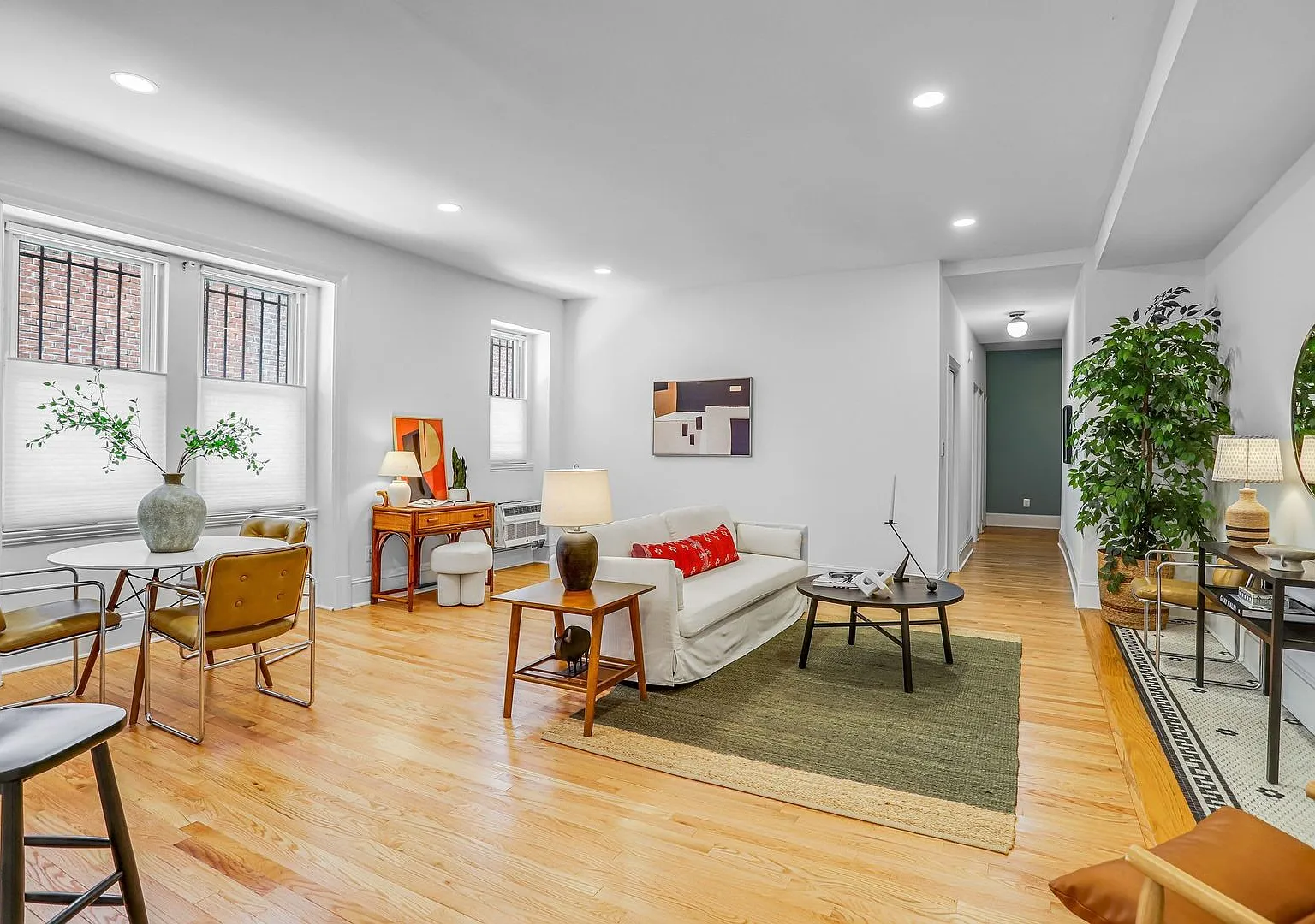 Mt. Pleasant Condo | 2 Bed | 2 Bath | 1,250 Sf — Photo 1