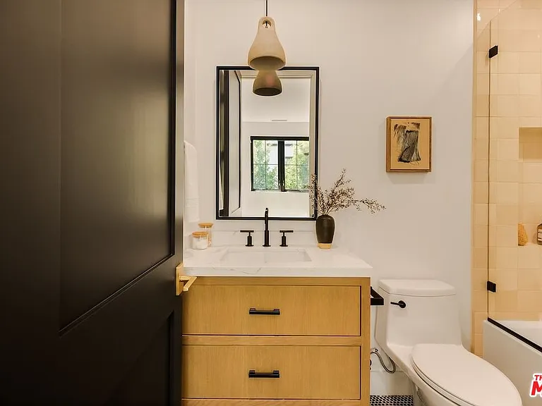 4261 Denny Ave — Photo 33