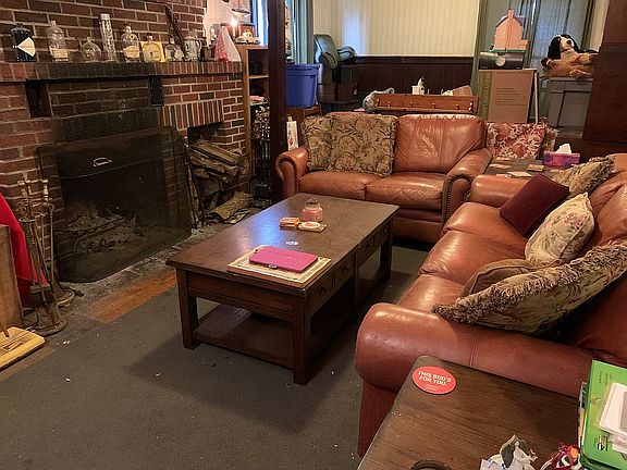 Sitting area in dining room 
