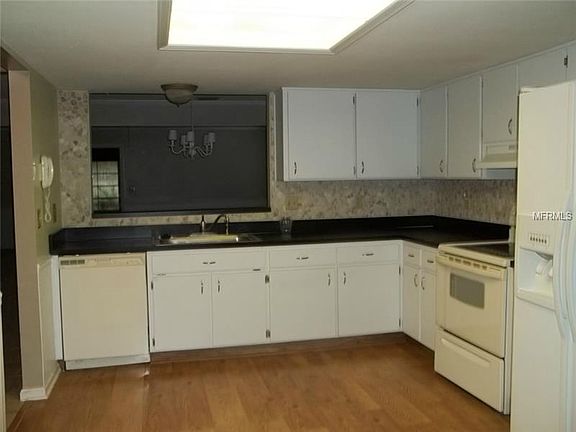 3rd image of 6150 Beechwood Dr