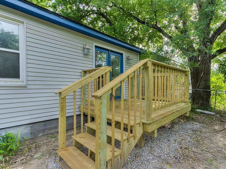 604 Iowa St — Photo 29