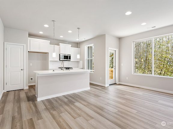 Picture of Model at a different community. Specs can be different.>