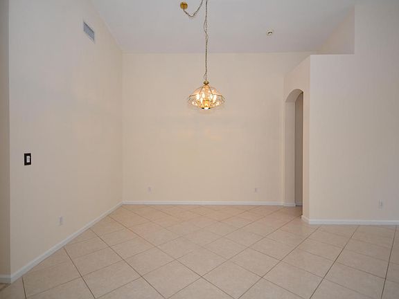 4th image of 7051 SE Twin Oaks Cir