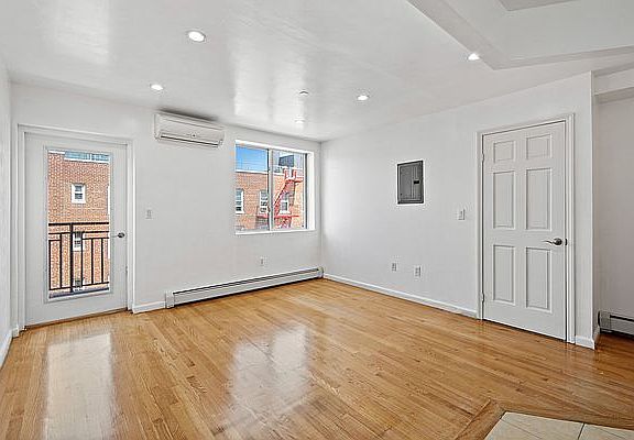 5th image of 14105 Cherry Ave APT 7