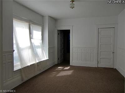 4th image of 7709 Wade Park Ave