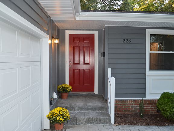 3rd image of 223 Dominion Dr