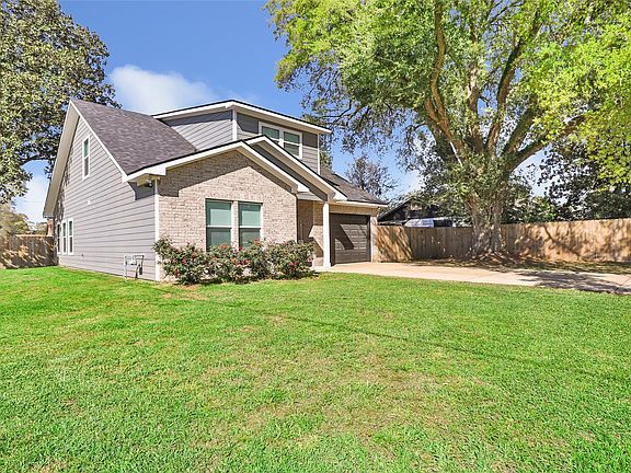 3rd image of 2201 Maple St