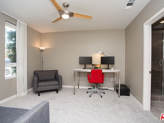 3rd image of 2930 Rowena Ave #5