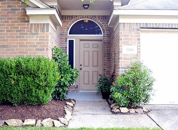 3rd image of 3706 Veranda Dr