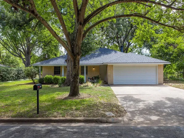 1200 Hollis Dr, Brenham, TX 77833