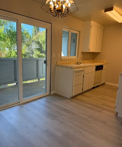 1095 Newhall St #B — Photo 3