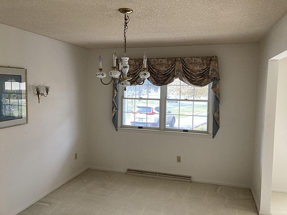 4th image of 194 Greer Dr E