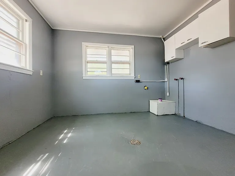817 S Vine St — Photo 11