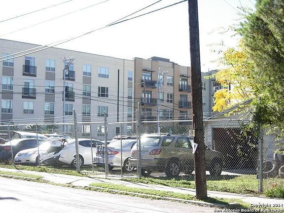 4th image of 1911 N Alamo St