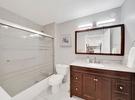 2nd image of 1826 N Lincoln Park W #201